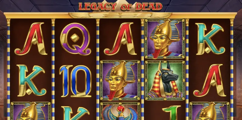 Pokerdom kazinosidagi Legacy of Dead slotining barabanlar va Misr mavzusidagi o'yin interfeysi
